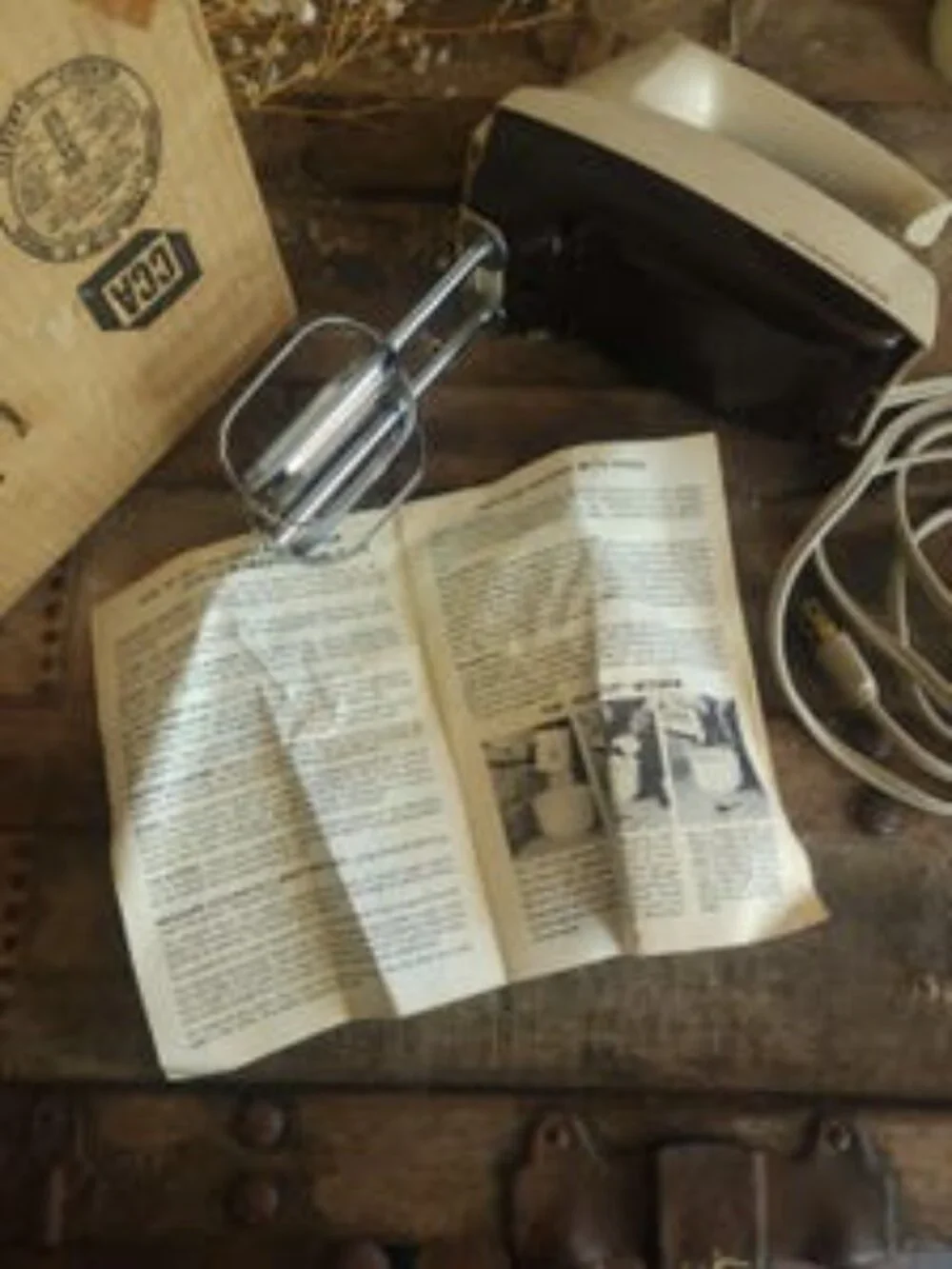 Vintage 1970s hand Mixer, Sunbeam Mixmaster Model 200x, Working with Box and Man